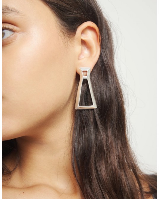 Pendientes triangulares plateados UNOde50