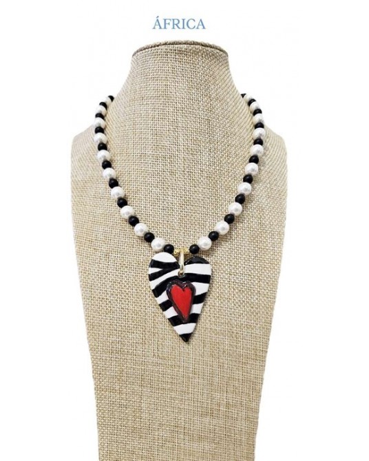 Collar corto corazòn Africa Ssolo