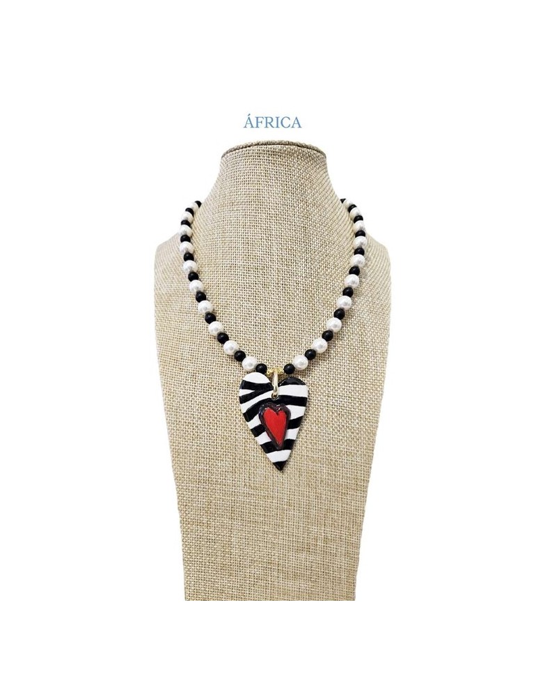 Collar corto corazòn Africa Ssolo
