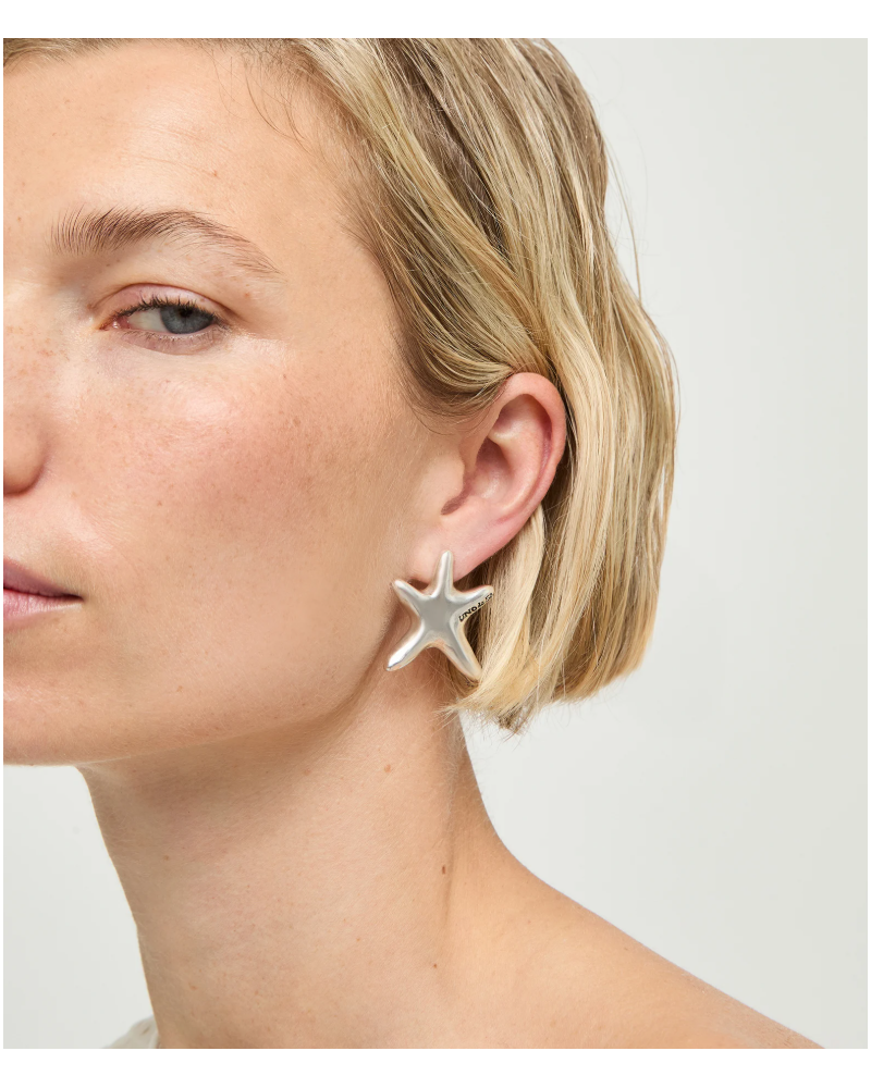 Pendientes estrella mediana baño plata UNOde50